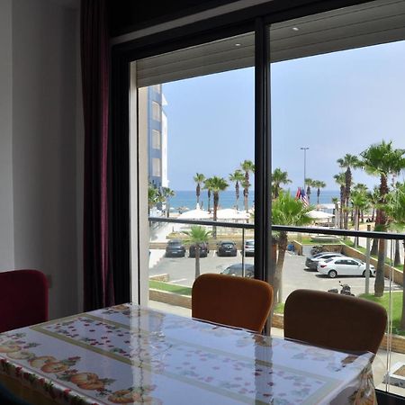 Seafront High Standard Apartment 마르틸 외부 사진
