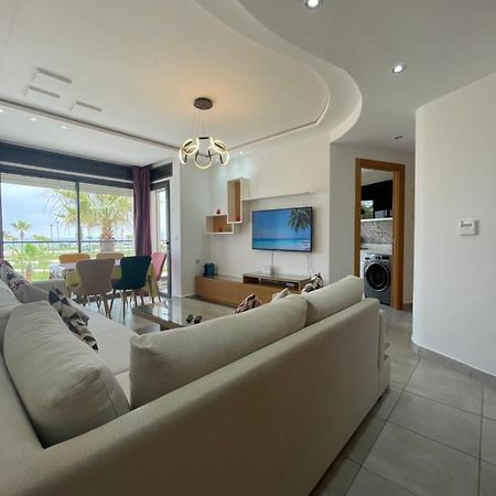 Seafront High Standard Apartment 마르틸 외부 사진