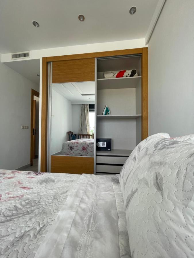 Seafront High Standard Apartment 마르틸 외부 사진