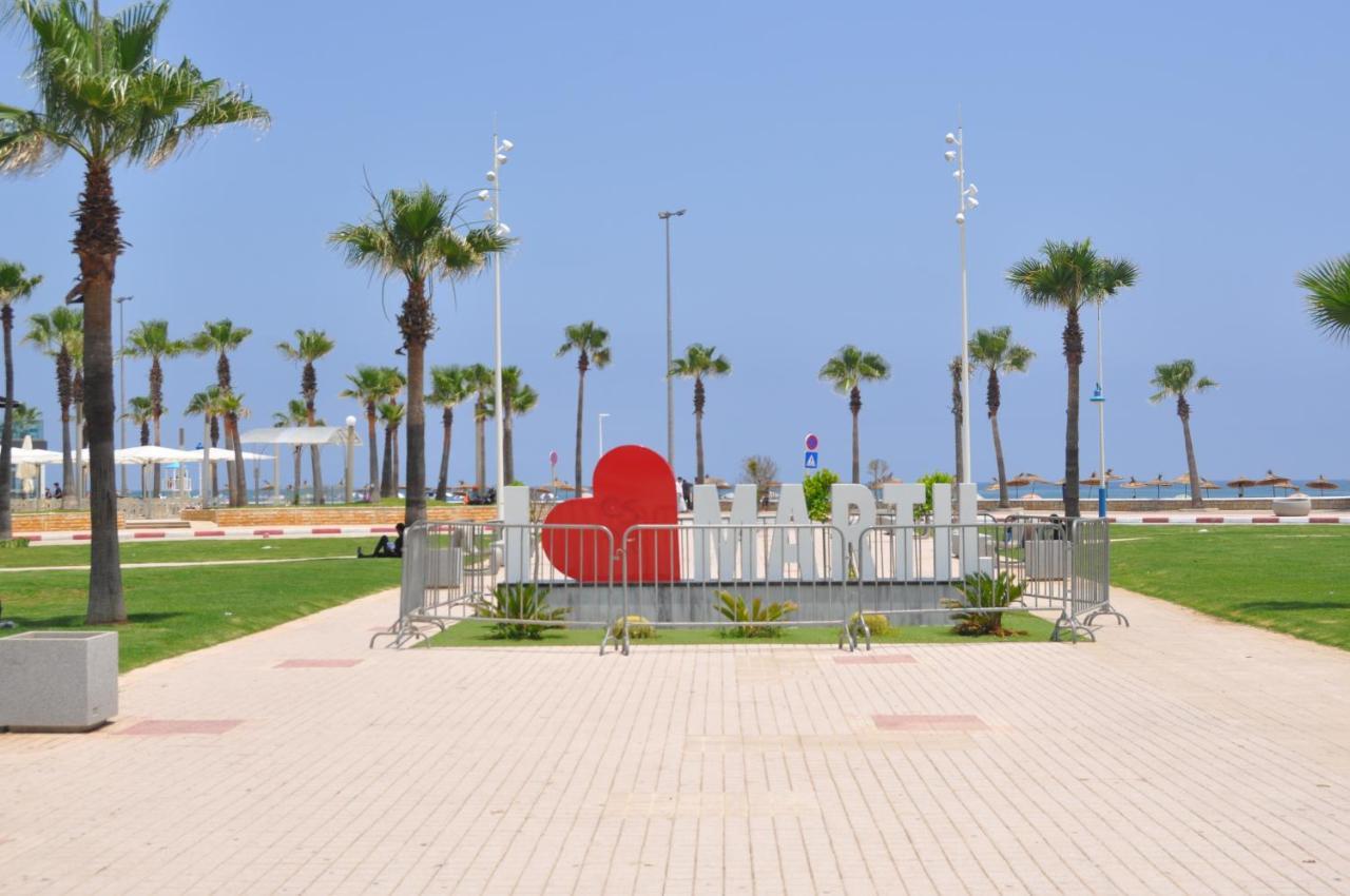 Seafront High Standard Apartment 마르틸 외부 사진