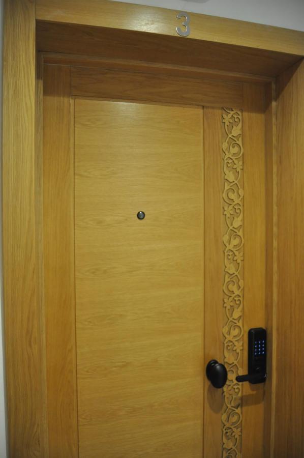 Seafront High Standard Apartment 마르틸 외부 사진
