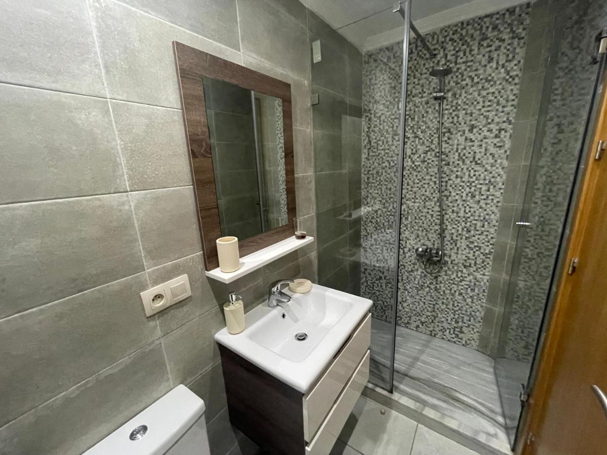 Seafront High Standard Apartment 마르틸 외부 사진