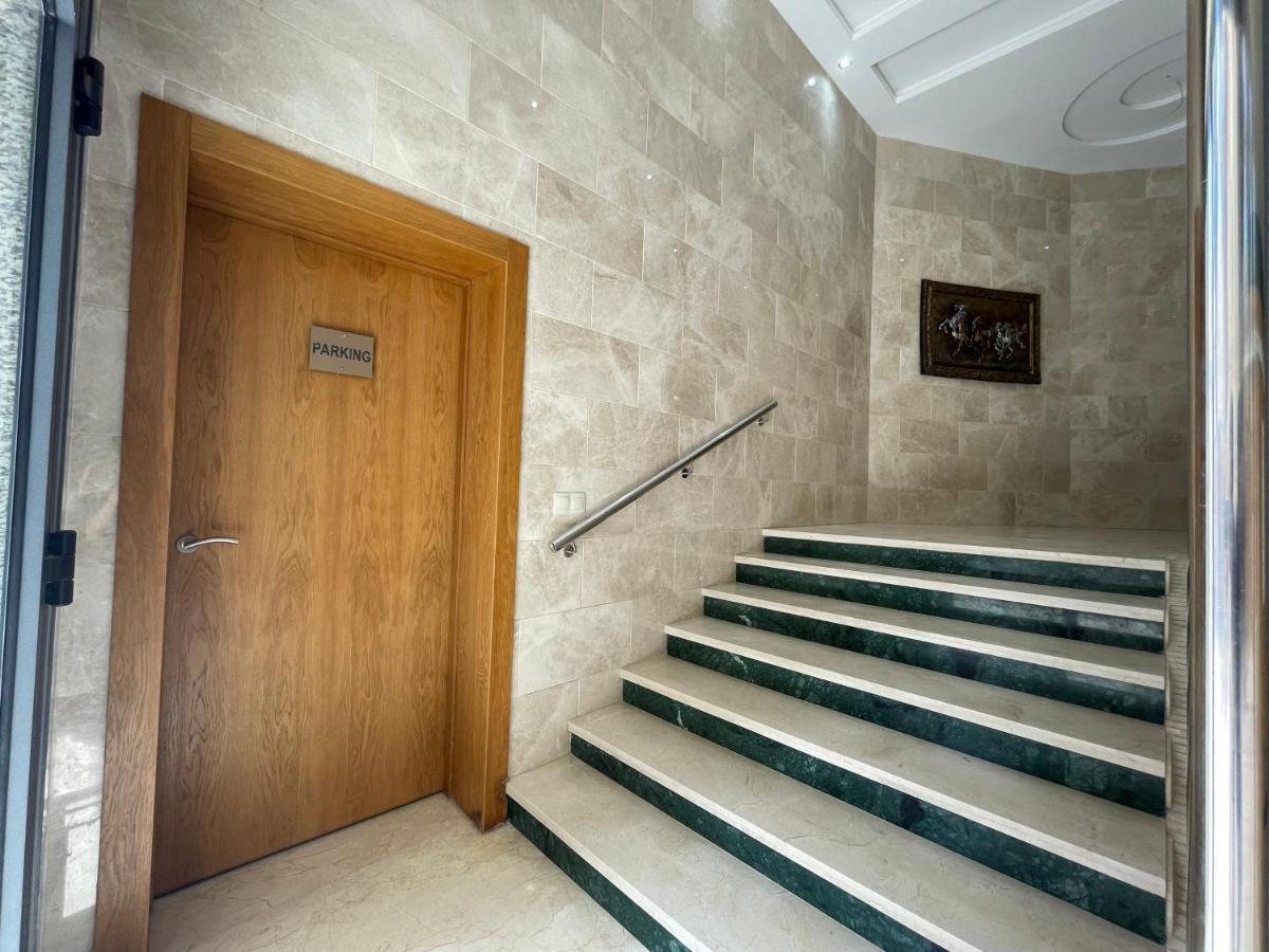 Seafront High Standard Apartment 마르틸 외부 사진