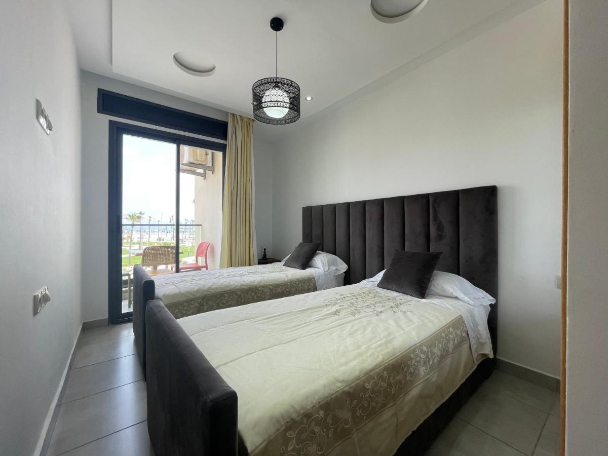 Seafront High Standard Apartment 마르틸 외부 사진