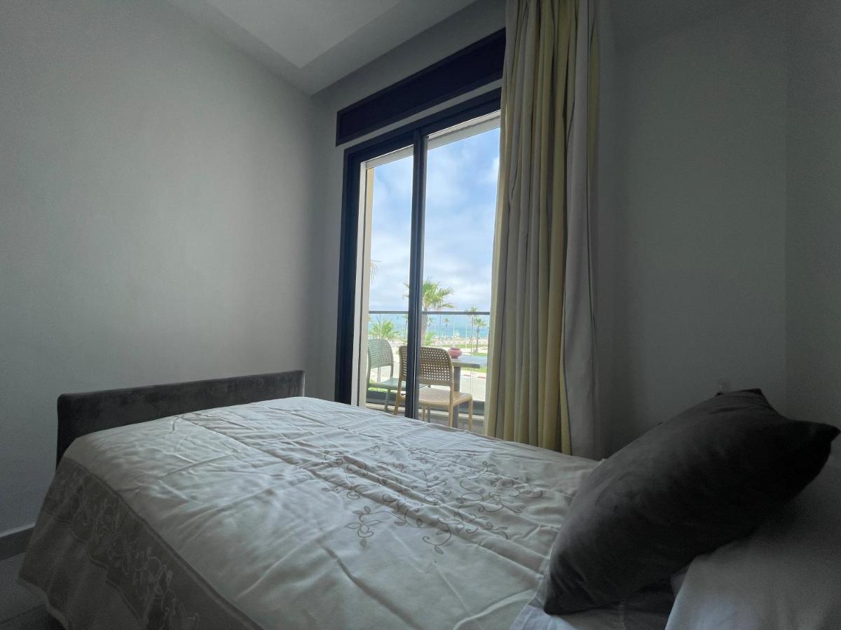 Seafront High Standard Apartment 마르틸 외부 사진